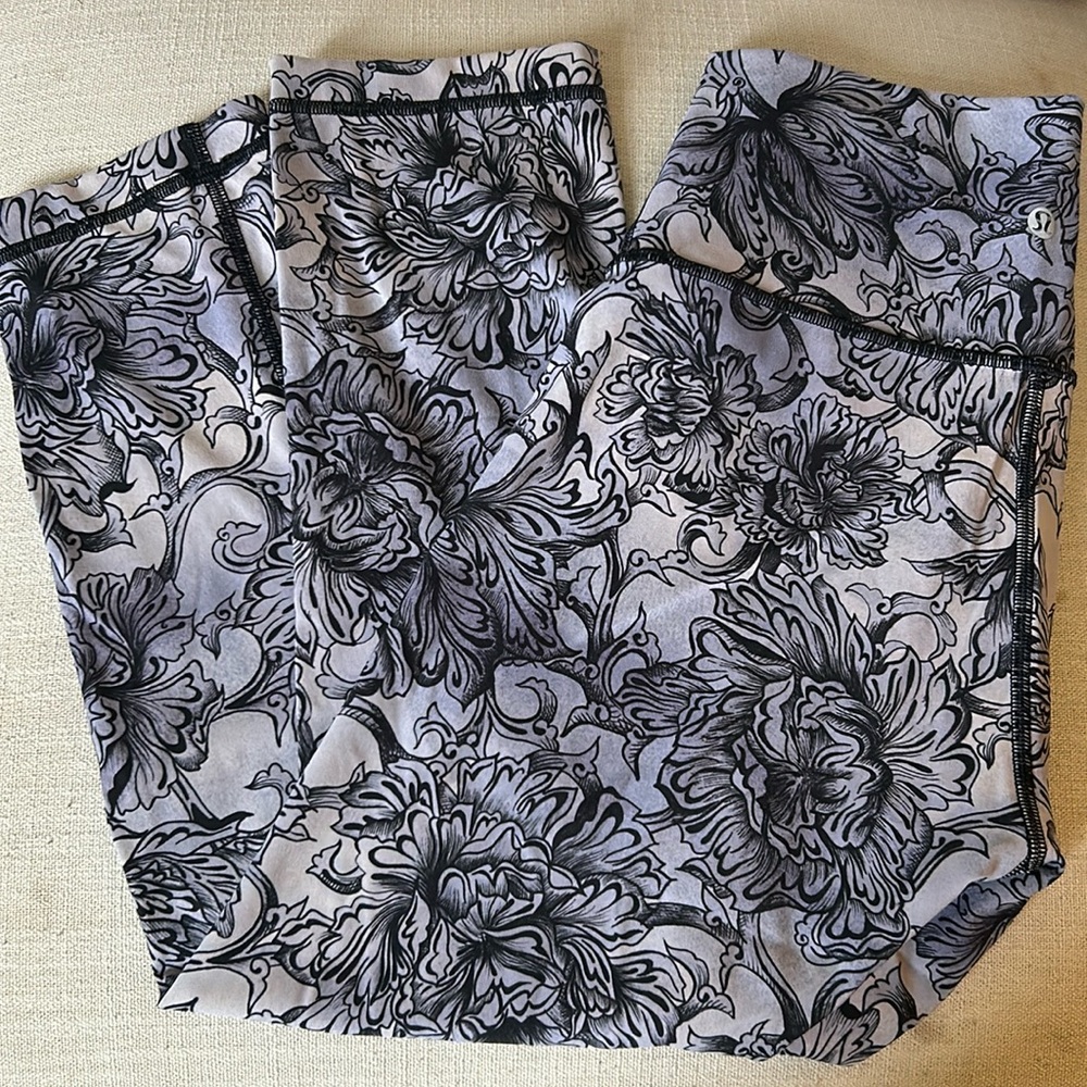Lululemon capri length leggings size 6